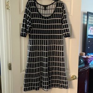 Black/white dress